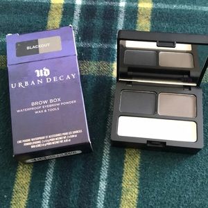 Urban decay brow box in blackout